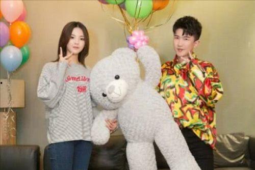 吃瓜娱乐背景图,揭秘娱乐圈幕后那些事儿